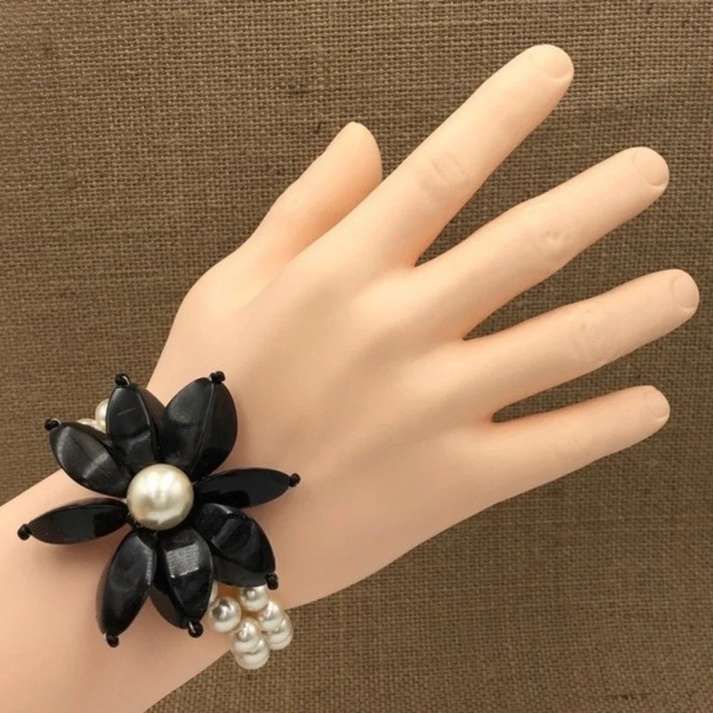 🌼 Pearl Black Flower Statement Stretch Bracelet